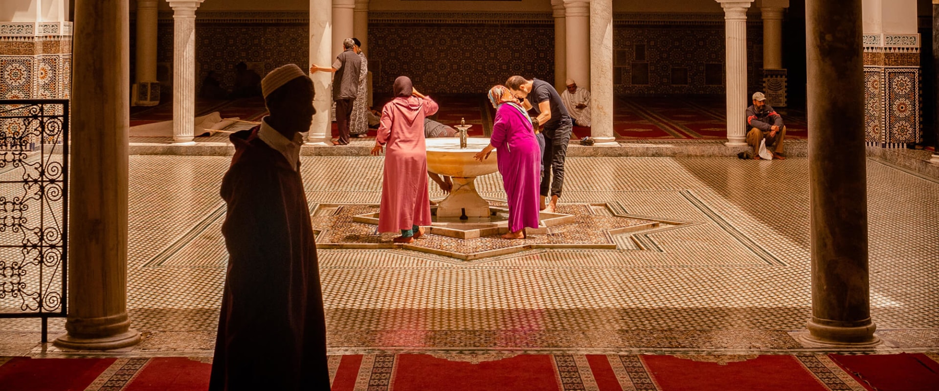 Etiquette and Greetings in Morocco: A Cultural Immersion Experience